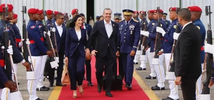 Luis Abinader y Raquel Arbaje ya están en RD tras asistir coronación de Carlos III