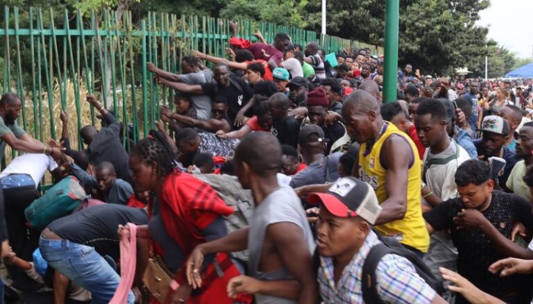 MEXICO: Miles migrantes están concentrados en la frontera sur