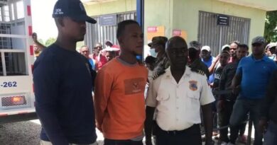Migración apresa pandillero haitiano y lo entrega a las autoridades de Haití