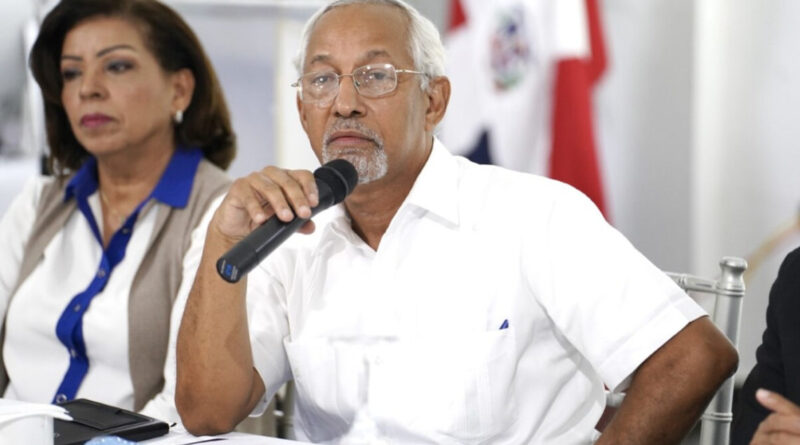 Ministro Angel Hernández afirma la educación dominicana está de cirugía