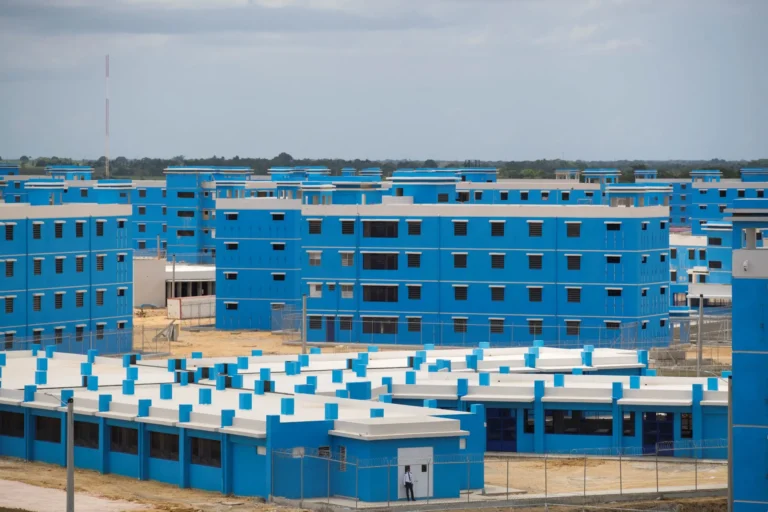 La Nueva Victoria, una cárcel de casi 7 mil millones de pesos perdidos en el abandono