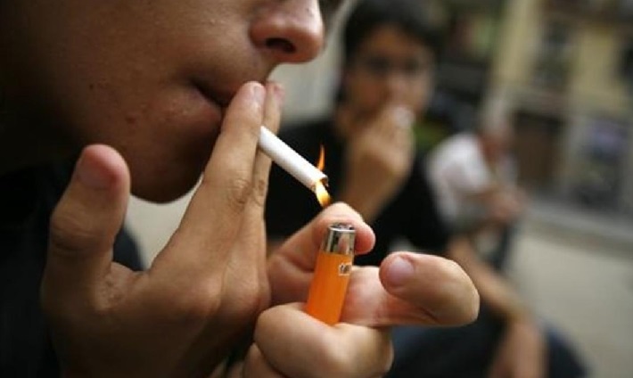 Oncólogos advierten de dañino aumento consumo tabaco en jóvenes