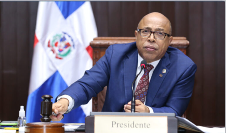 La cosa va en serio!! Pacheco deposita proyecto para crear comisión que investigue la Cámara de Cuentas