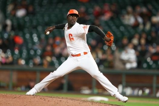 Yunior Marte se anota victoria; Ronny Mauricio batea doble 18