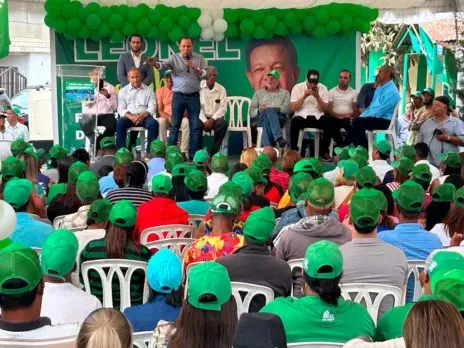 Los exdirigentes del PRM y PLD que fueron juramentados en la Fuerza del Pueblo