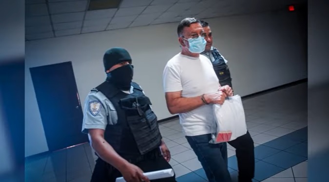 A prisión expresidente salvadoreño Funes por tregua con pandillas