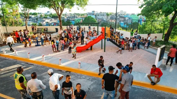 Alcaldía del DN entrega nuevo parque en Los Farallones de Cristo Rey para el disfrute de la comunidad