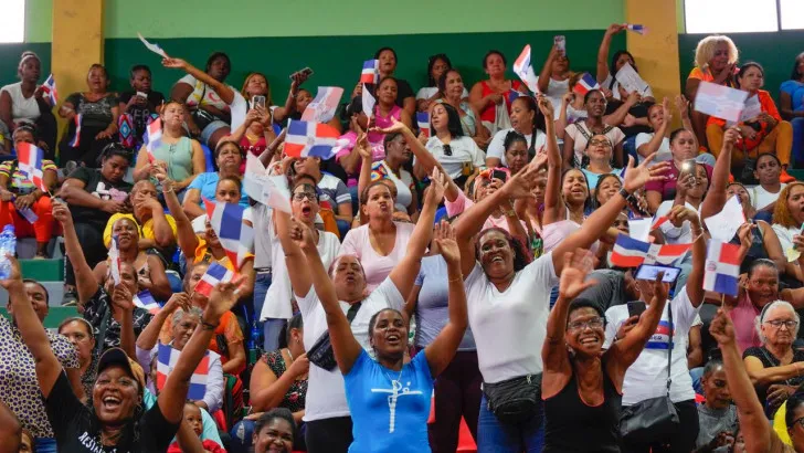 Unas 800 mil mujeres cobraron bono madre vía Banreservas