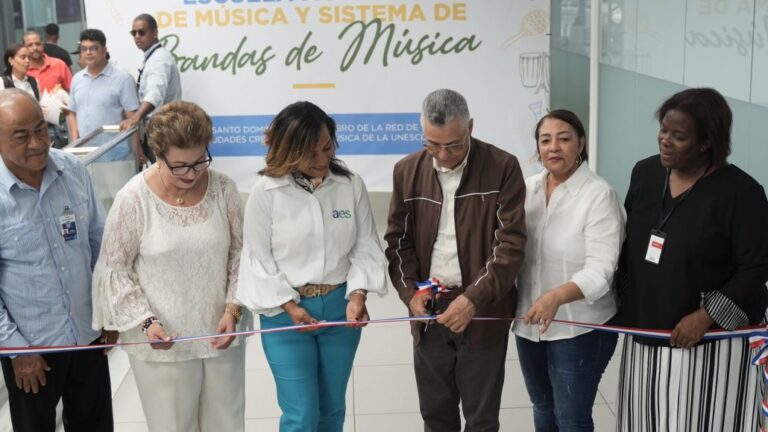 Ayuntamiento de SDE y Fundación AES inauguran escuela de música en la Parada de la Cultura