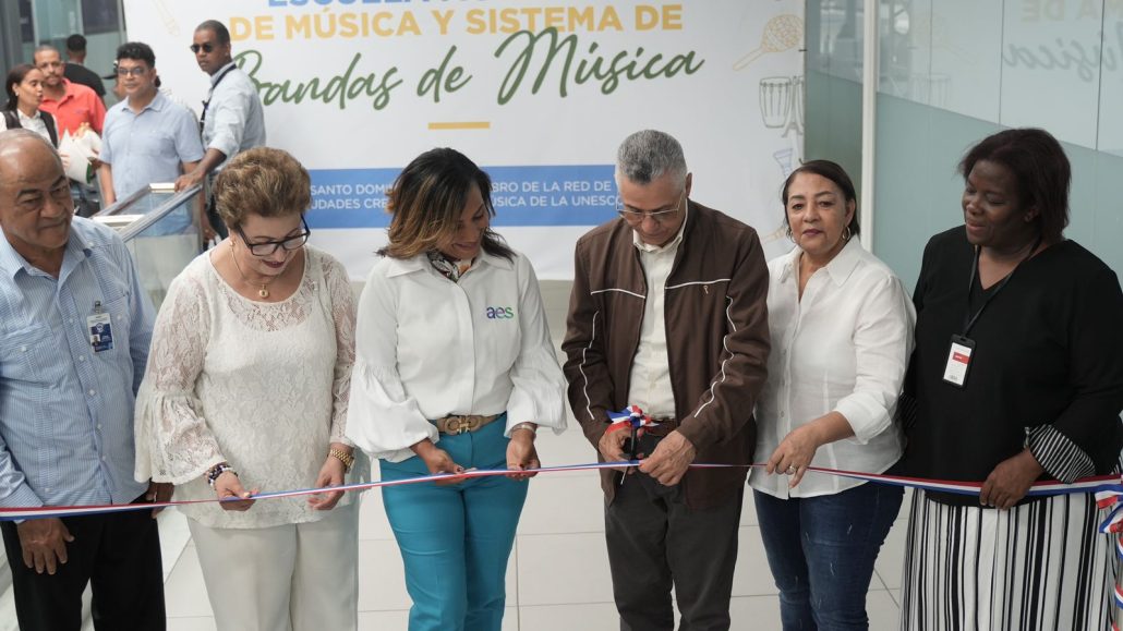 Ayuntamiento de SDE y Fundación AES inauguran escuela de música en la Parada de la Cultura