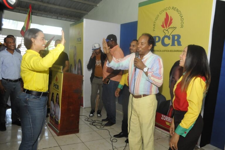 Zorrilla Ozuna proclama a Betty Gerónimo como candidata a alcaldesa del PCR en Santo Domingo Norte