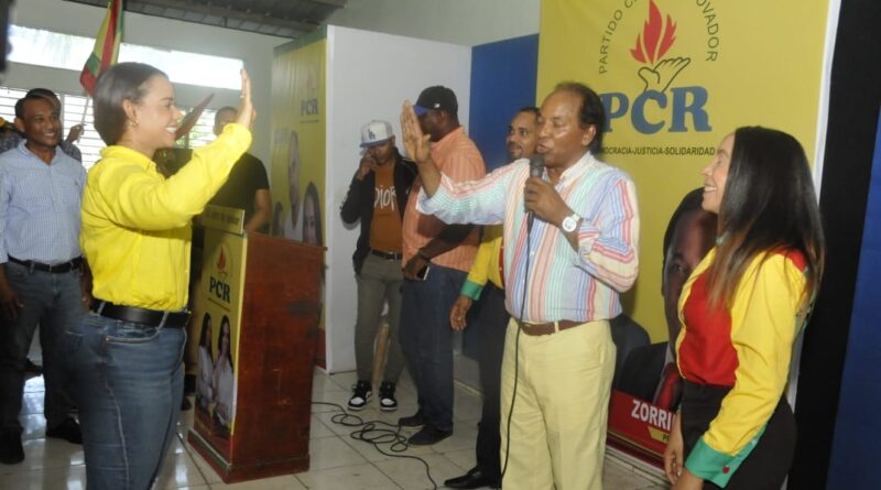 Zorrilla Ozuna proclama a Betty Gerónimo como candidata a alcaldesa del PCR en Santo Domingo Norte