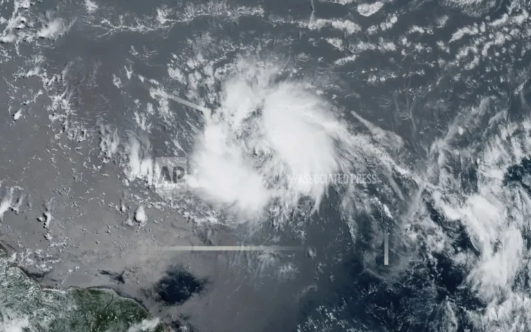 Bret obliga a suspender las actividades en varias islas