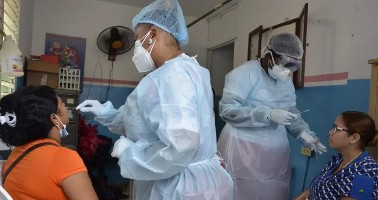 Covid-19 vuelve a embestir; el país registra un notable aumento de casos