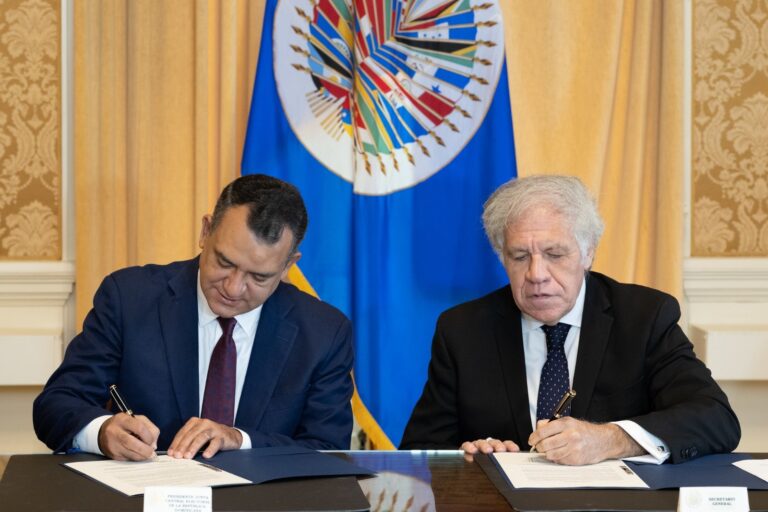 La Junta Central Electoral y la OEA firman convenio de cooperación técnica de cara al próximo proceso electoral