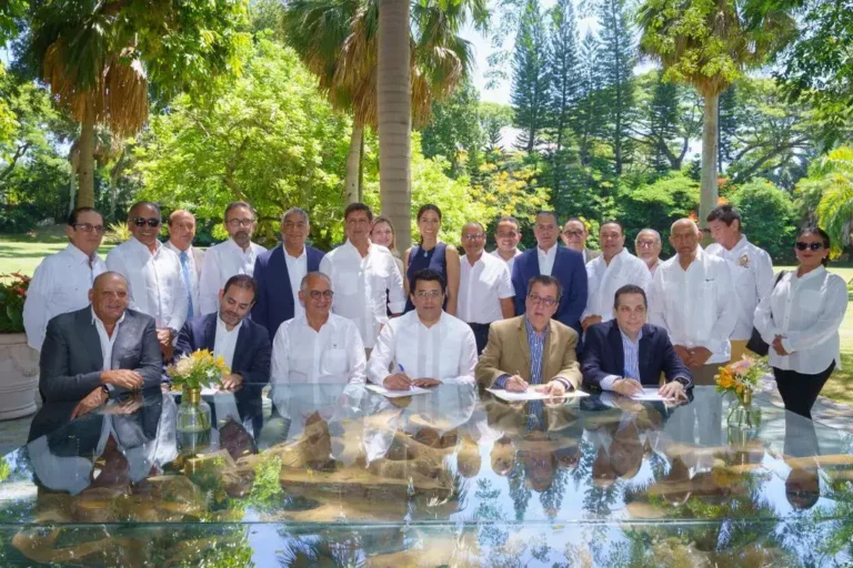 Ministro Collado y empresarios de Santiago planifican inversión turística de más de RD$400 millones