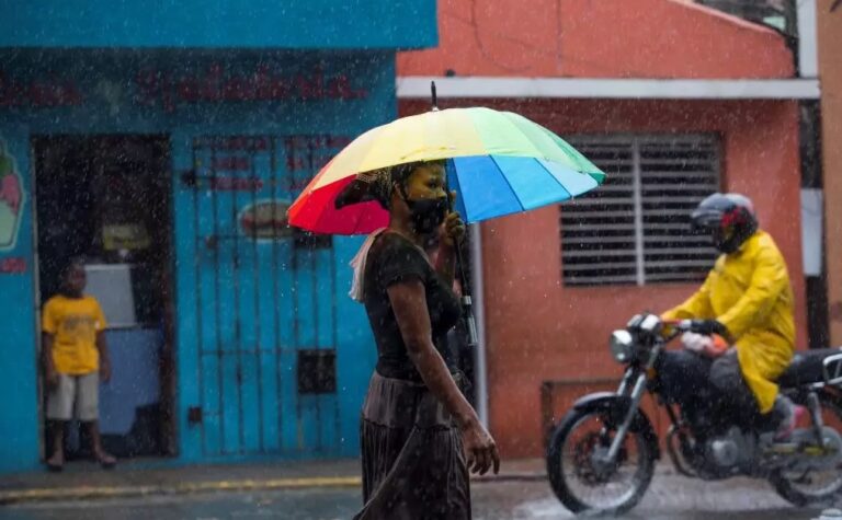 Onamet pronostica aguaceros para este jueves por incidencia de vaguada y onda tropical