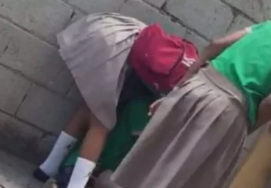 Policía identifica y persigue joven que cortó mano a estudiante en escuela de San Pedro