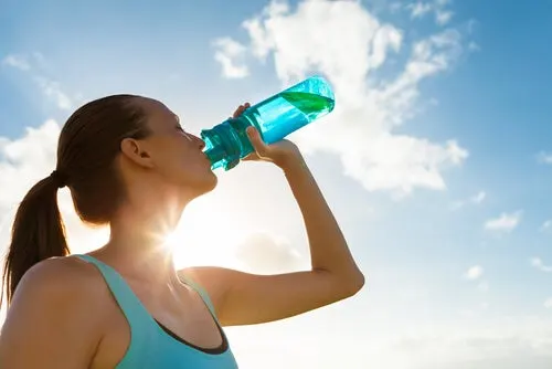 Salud Pública recomienda ingerir abundante agua para enfrentar ola de calor