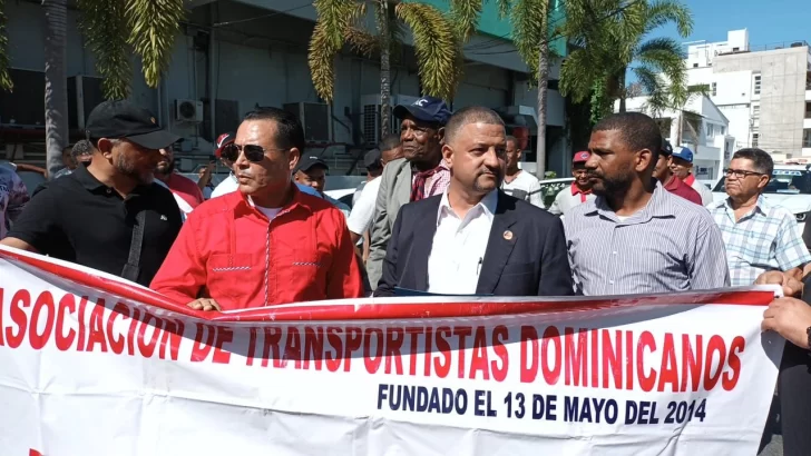 Transportistas de Santiago reiteran no pueden pedir documentos a pasajeros