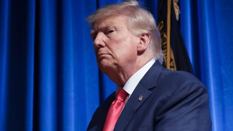 Trump reconoció tener un documento clasificado sobre Irán en una grabación