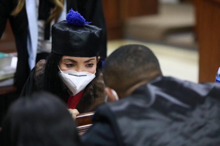 Yeni Berenice acusa a Jean Alain de pagar abogados para dilatar juicio preliminar