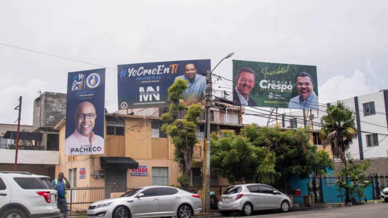 Vallas aspirantes cargos electivos inundan las principales vías de SD