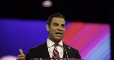 EEUU: Alcalde de Miami oficializa su candidatura a la Presidencia