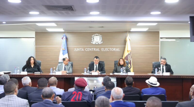 JCE adquirirá equipos para transmisión de resultados desde cada Colegio Electoral