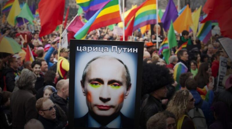 Imponen la primera multa a una plataforma digital por «propaganda homosexual» en Rusia