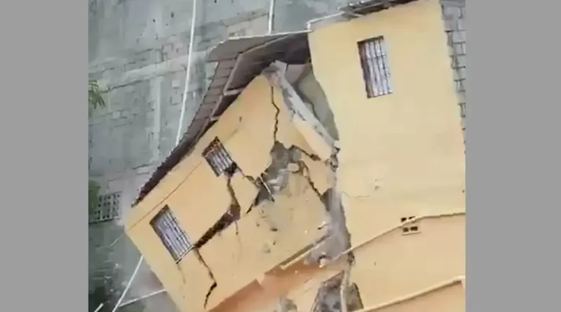 Desplome de una casa en Yamasá queda captado en video
