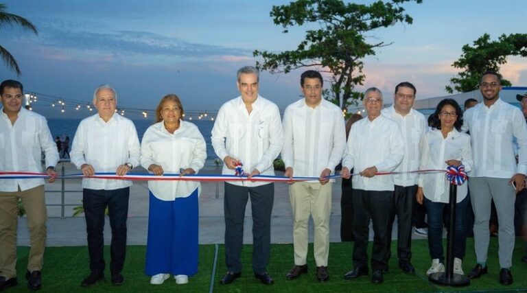 Abinader y Collado inauguraron la primera etapa del malecón SDE