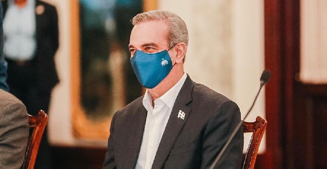 Abinader vuelve a dar positivo a Covid; suspende agenda laboral