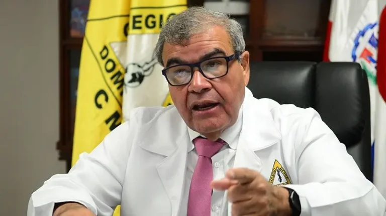 Colegio Médico paraliza servicios en hospitales y clínicas