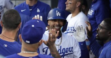 Dodgers se van adelante en la Serie del Freeway con dos jonrones de Mookie Betts