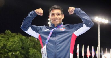 Dominicano Jonathan Ruvalcaba se lleva plata trampolín 3 metros