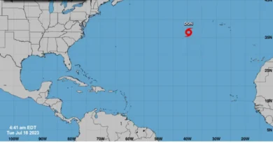 Don es de nuevo tormenta, ahora tropical, en medio del Atlántico