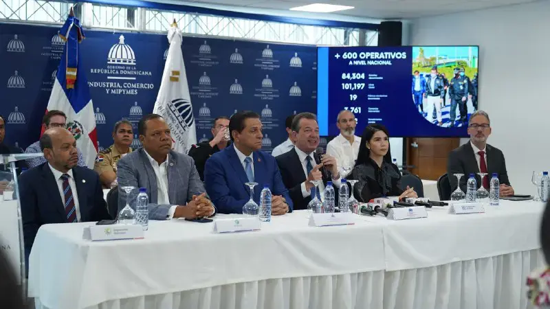 Gobierno incauta más de 80 mil botellas de alcohol adulterado