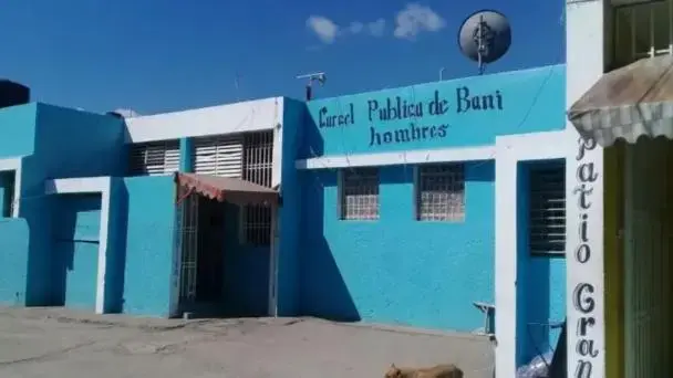La Policía investiga a agentes por fuga de internos cárcel de Baní
