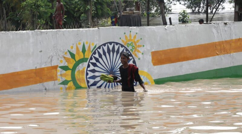 Partes de Nueva Delhi amanecen bajo el agua por una crecida histórica entre evacuaciones