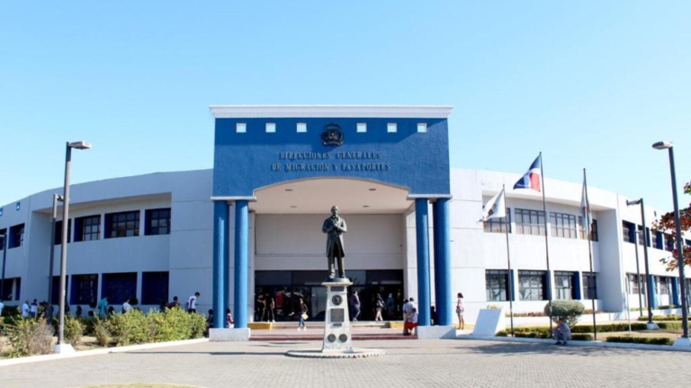 Presidente dominicano ordena impedir entrada de dos haitianos