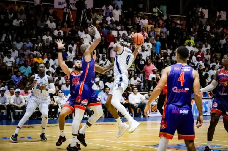 ¡Randy, gigante! Titanes logra triunfo clave