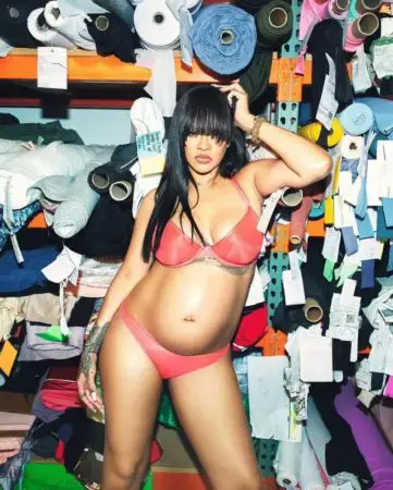 Rihanna sorprende a todos mostrándose con ropa sexy durante embarazo