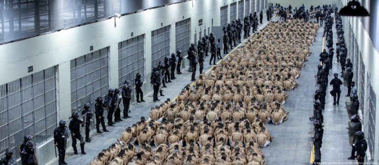 El Salvador extiende suspensión de los derechos constitucionales