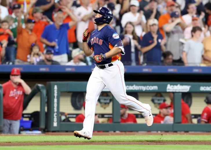 El dominicano Yainer Díaz pega dos jonrones en triunfo de los Astros
