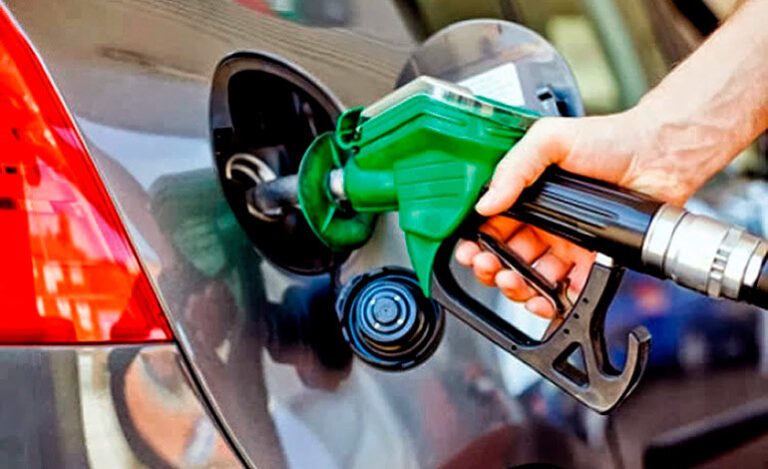 Suben gasolina, gasóleos y avtur al dispararse precios del petróleo