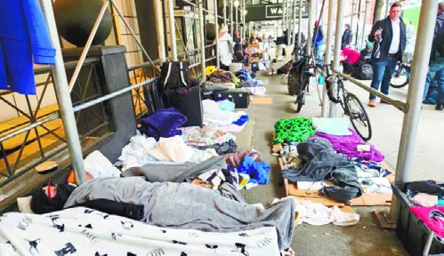 En NY migrantes duermen en las calles