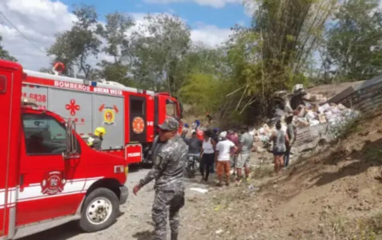 Tres muertos y un herido tras deslizamiento de camión en carretera de Jarabacoa