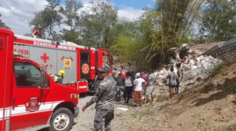 Tres muertos y un herido tras deslizamiento de camión en carretera de Jarabacoa