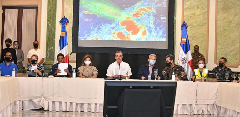 Abinader convoca organismos de socorro ante amenaza de Franklin
